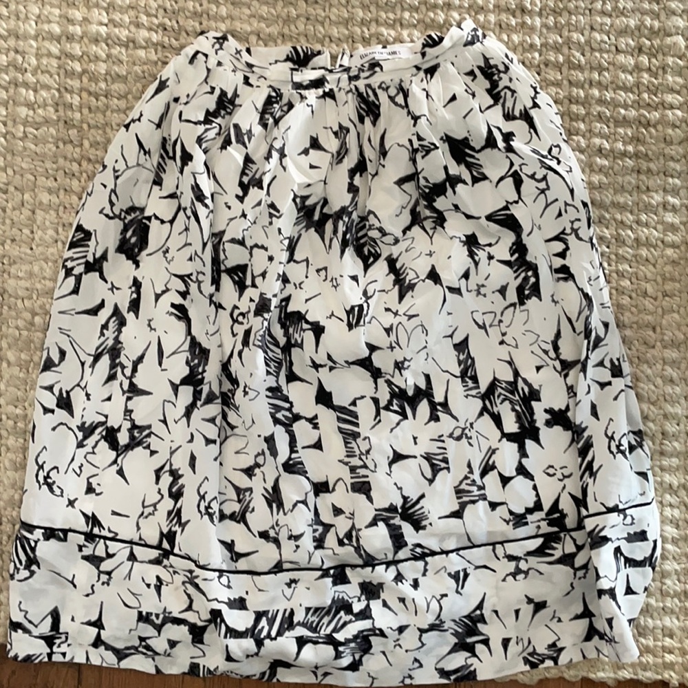 Black and white floral Elizabeth and James knee length skirt. Size 0